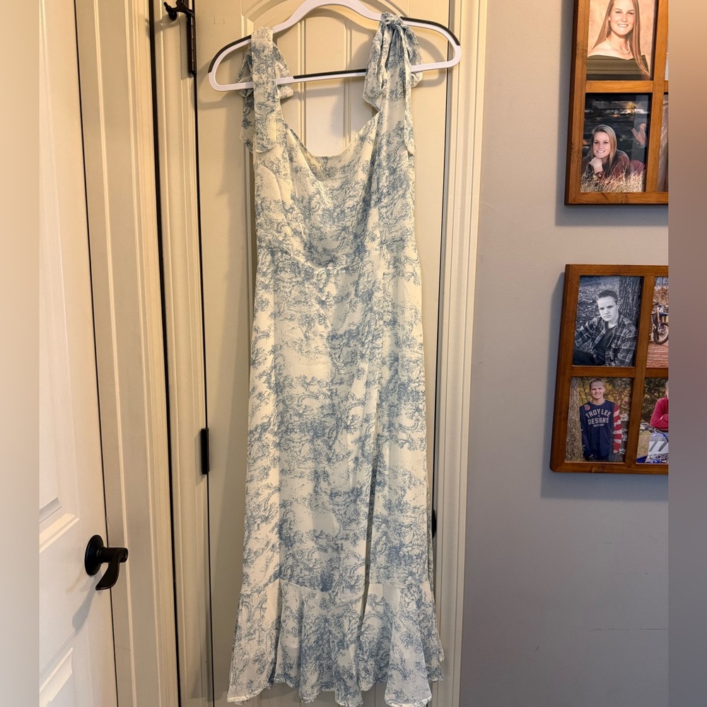 Lulu's Blue and White Toile Tie-Shoulder Midi Dress